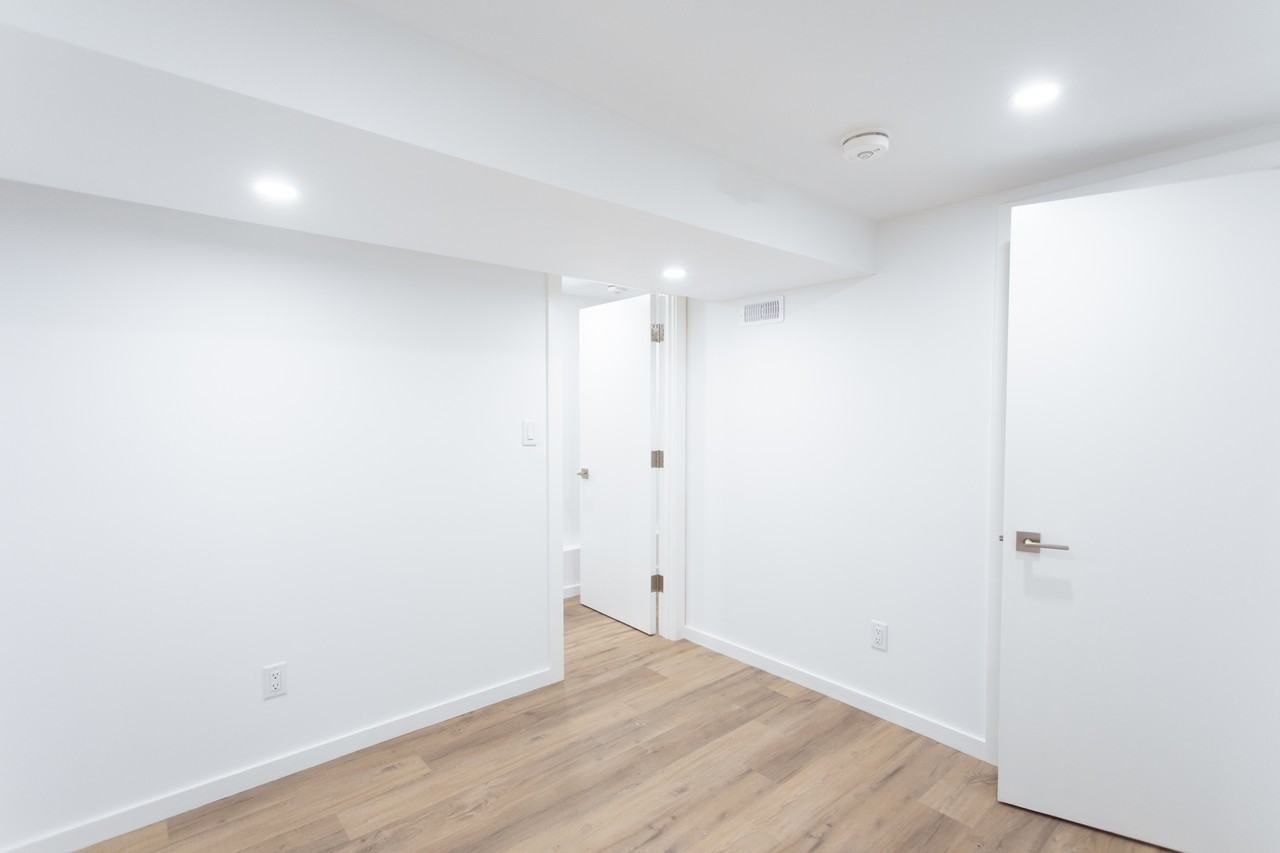 682 Bathurst Street - Photo 13