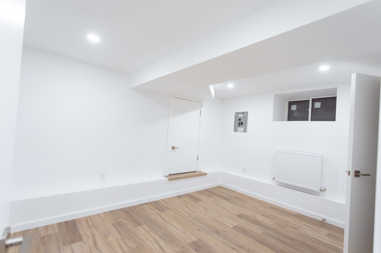 682 Bathurst Street - Photo 14