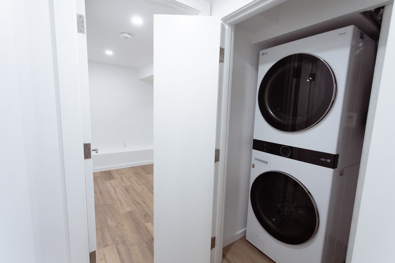 682 Bathurst Street - Photo 15
