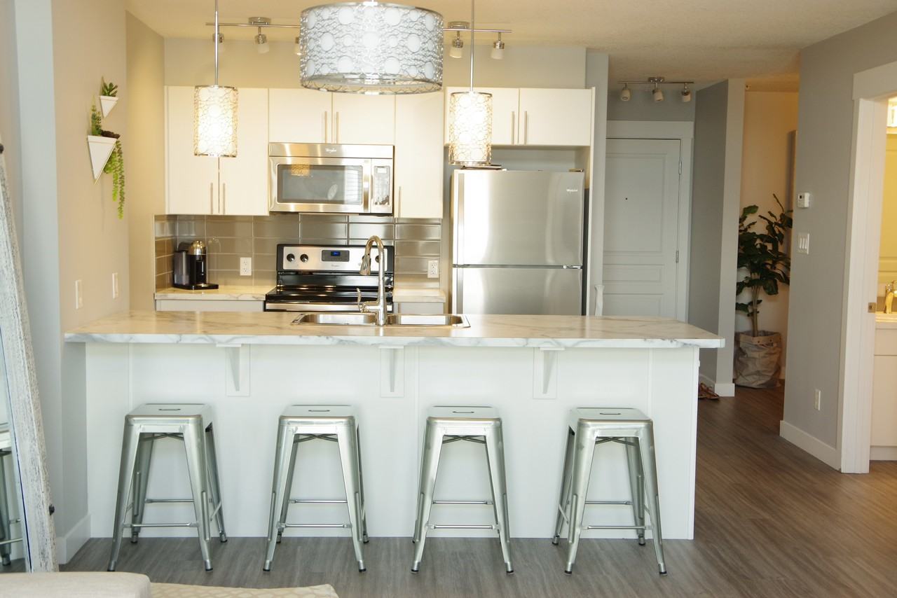 5301 Universal Cres - Photo 3 of 9