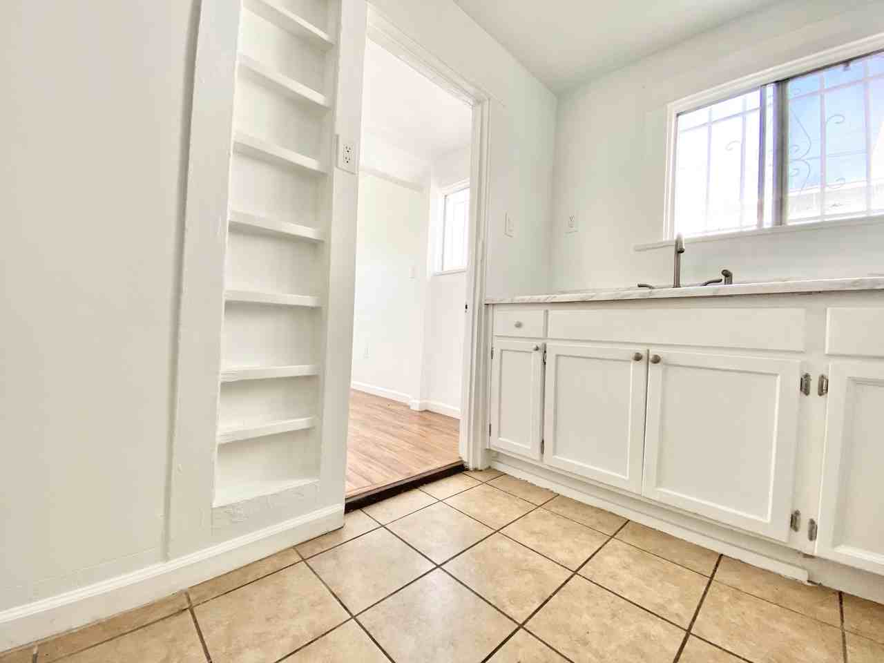 1435 1/2 E Florence Ave - Photo 3 of 13