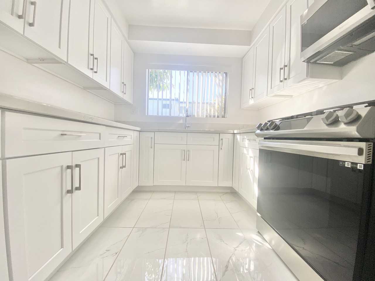 12410 Chandler Blvd #13A - Photo 2 of 13