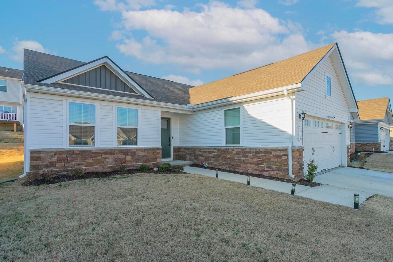 2916 Winterberry Dr - Photo 3 of 34