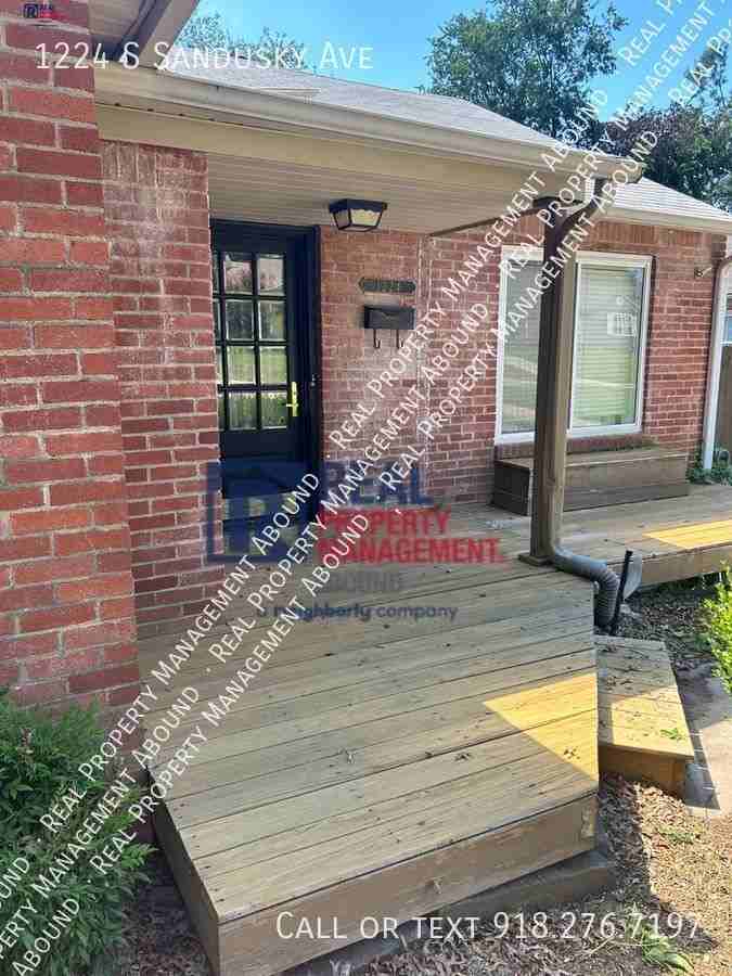 1224 S Sandusky Ave - Photo 3 of 25