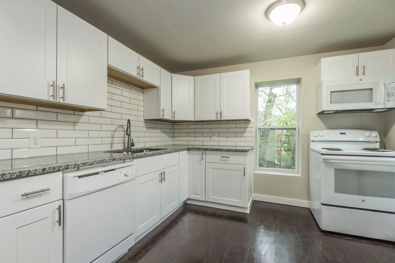 338 E Pleasant View Dr - Photo 3 of 16
