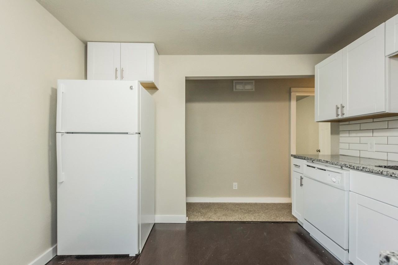 338 E Pleasant View Dr - Photo 4 of 16