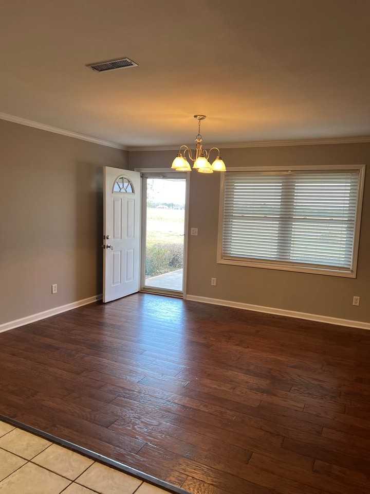 1521 County Road 533 - Photo 2 of 10