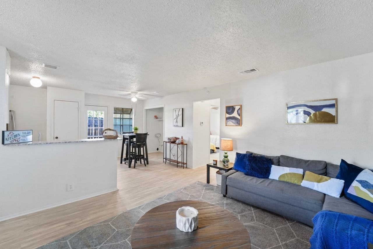 823 Taulbee Ln - Photo 3 of 23