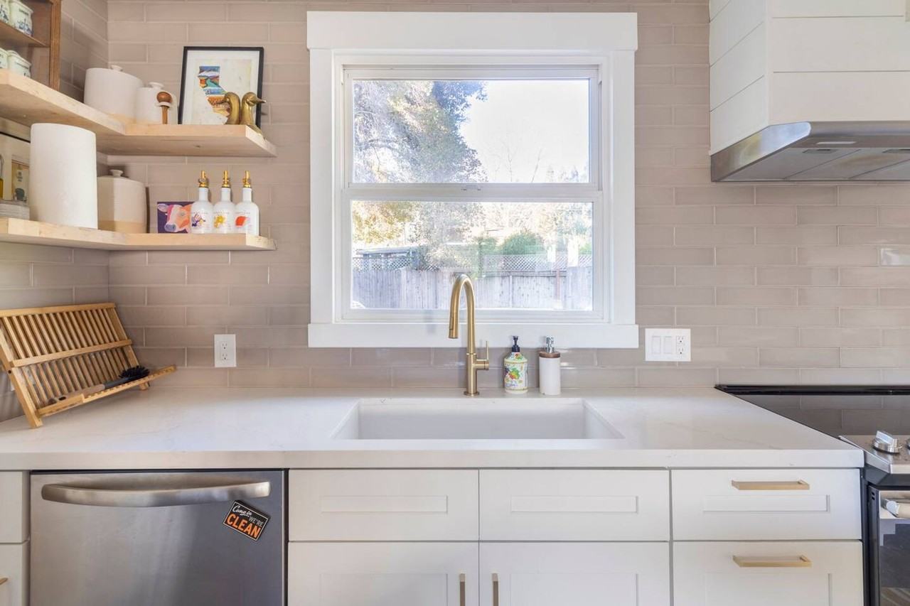 117 Dewitt Ave - Photo 6 of 25