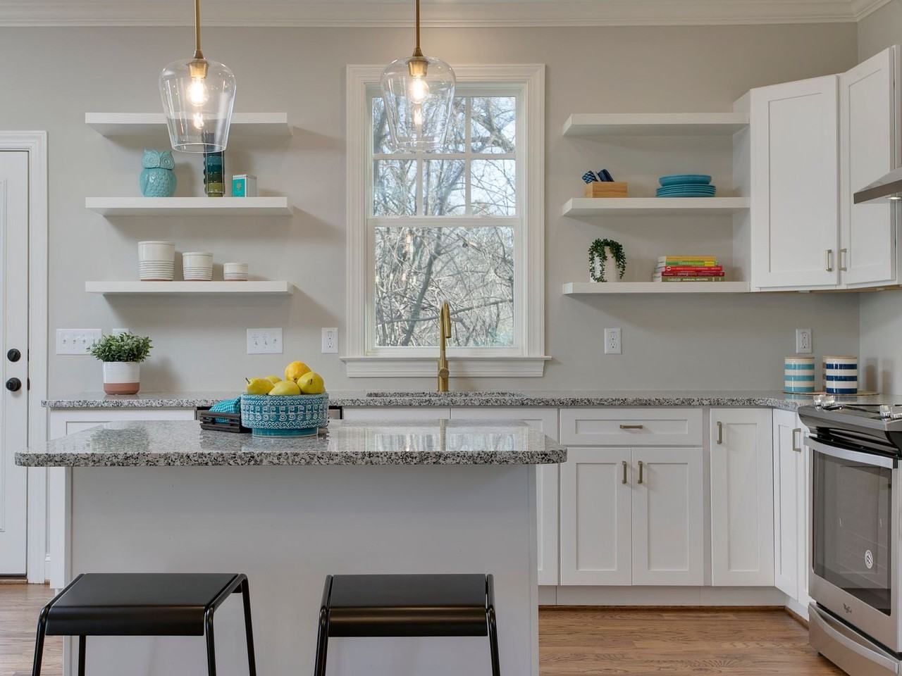 1108 N Hyde Park Ave - Photo 7 of 23