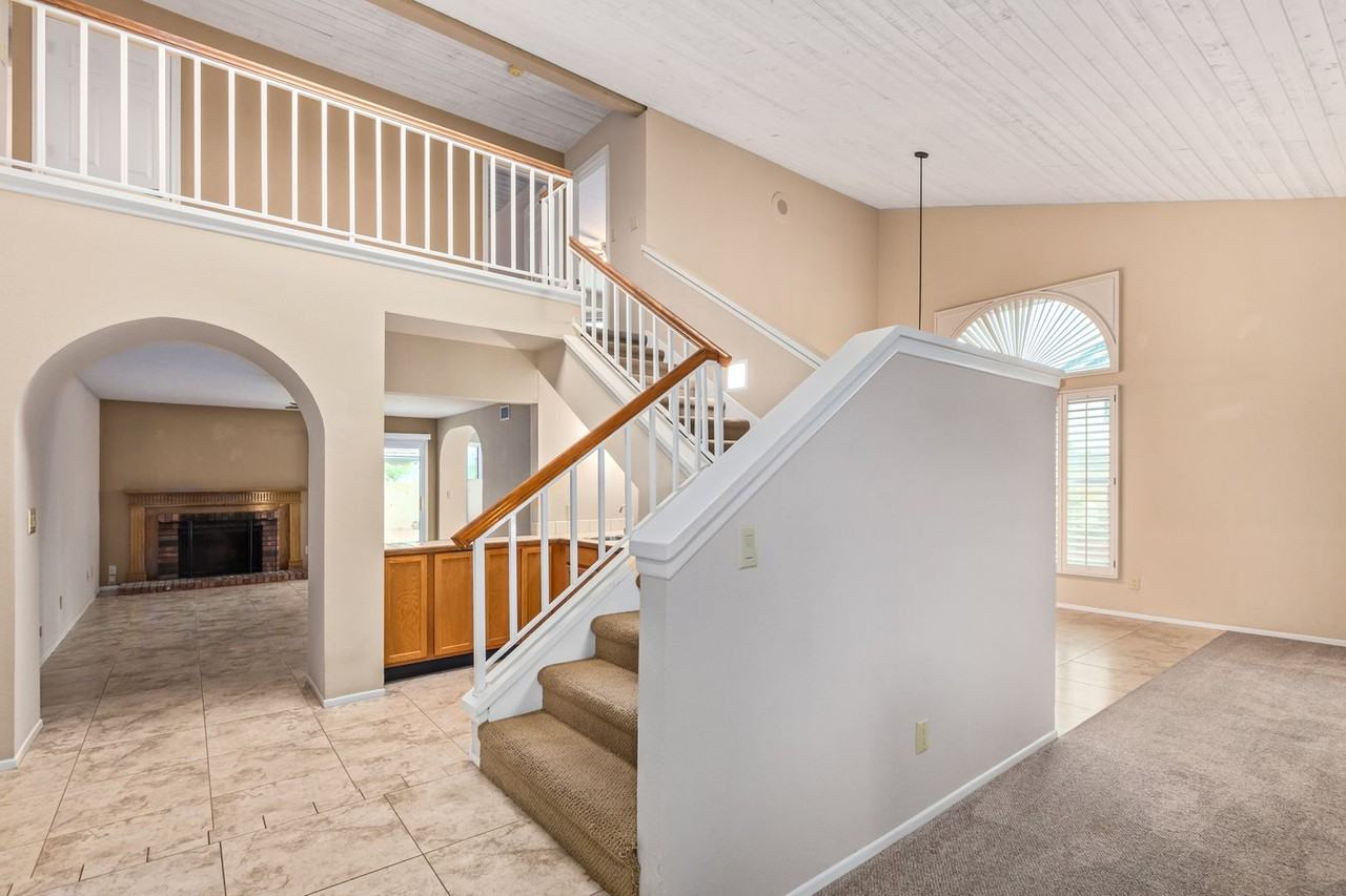 10156 E Becker Ln - Photo 3 of 31