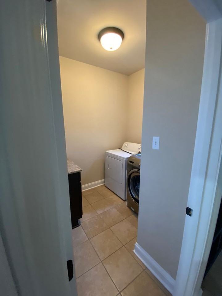1046 Maize St - Photo 6 of 13