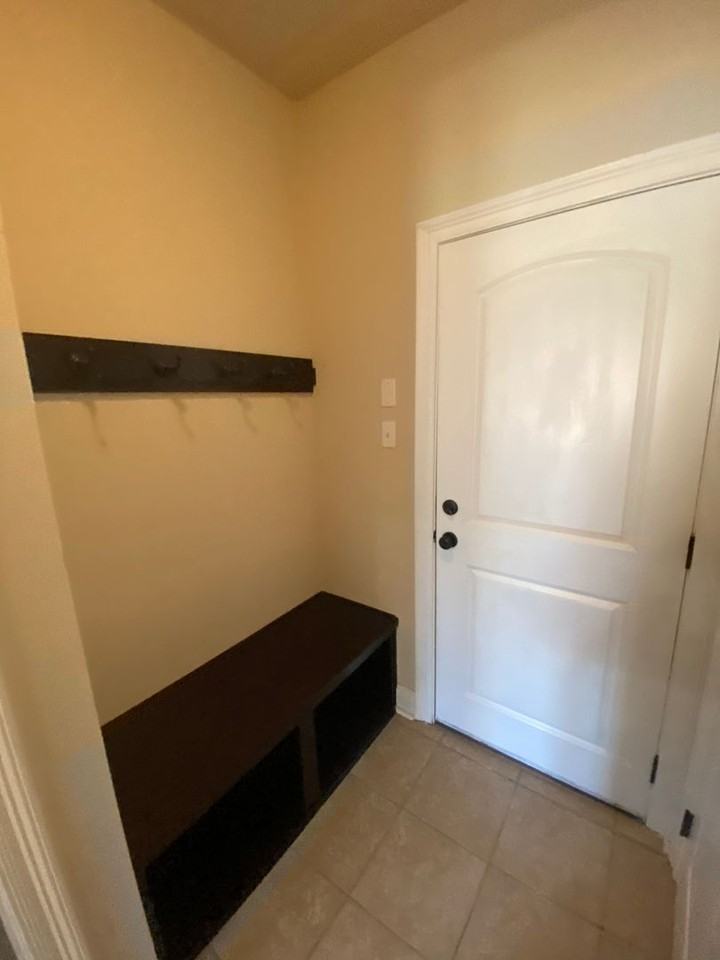 1046 Maize St - Photo 7 of 13