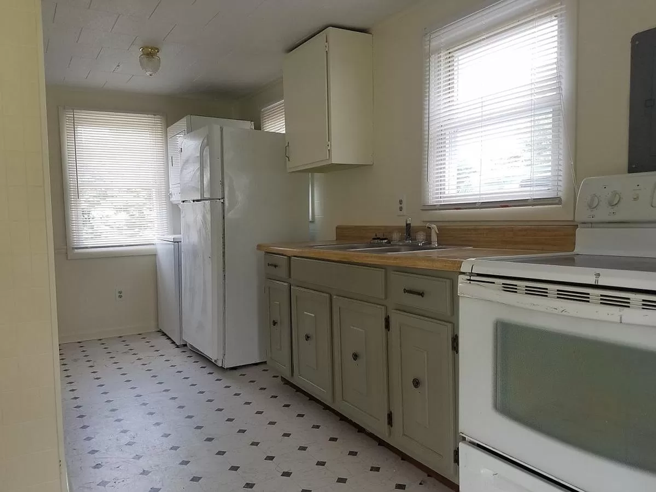 1800 Whipple Dr - Photo 2 of 6