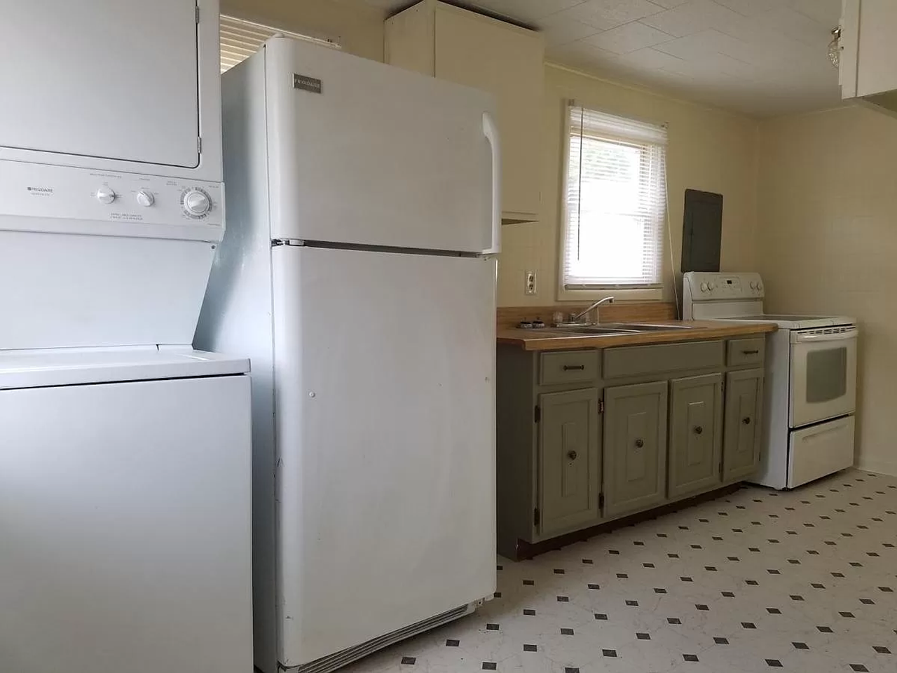 1800 Whipple Dr - Photo 3 of 6