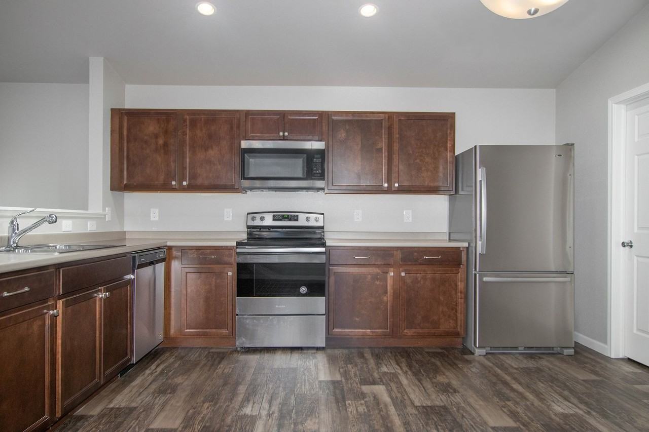 2777 Jordan River Dr - Photo 3 of 14