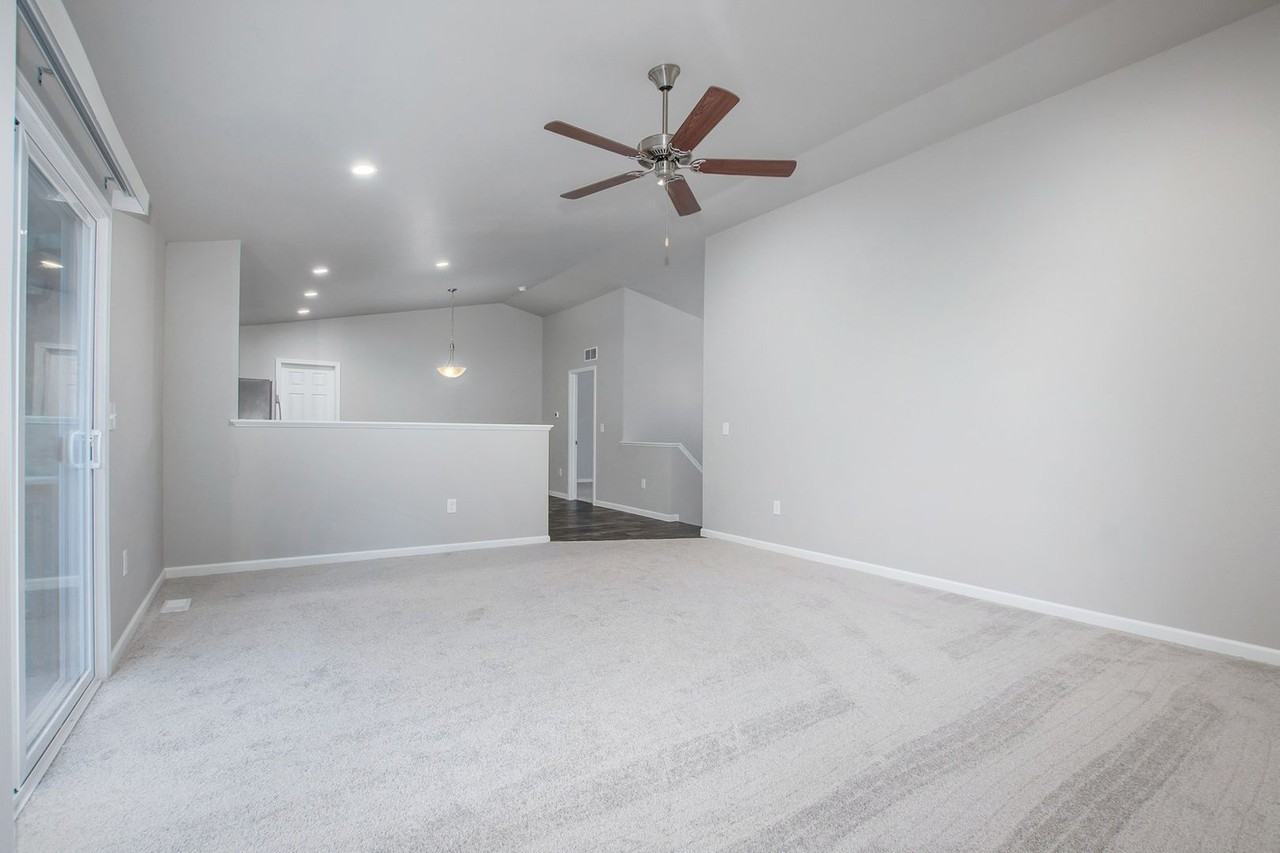 2777 Jordan River Dr - Photo 6 of 14