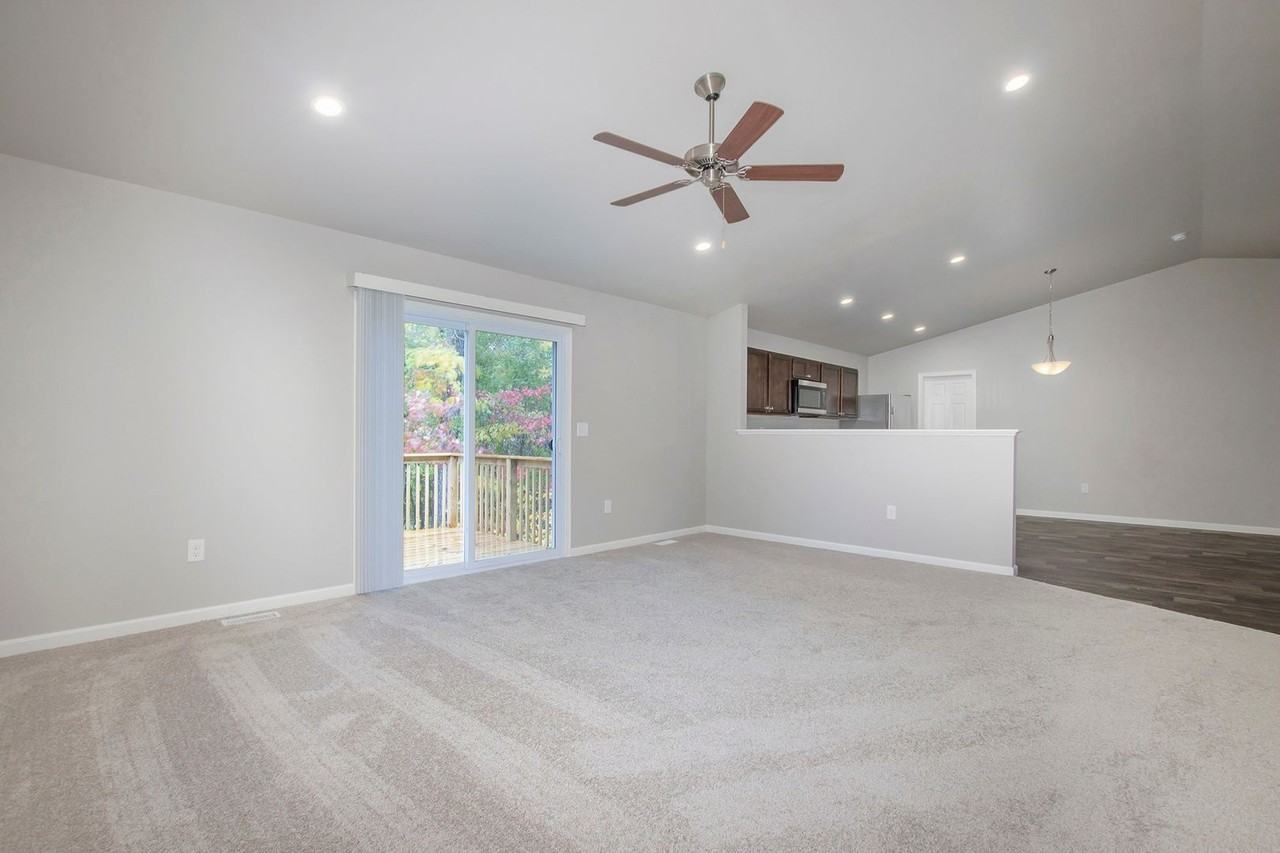 2777 Jordan River Dr - Photo 7 of 14