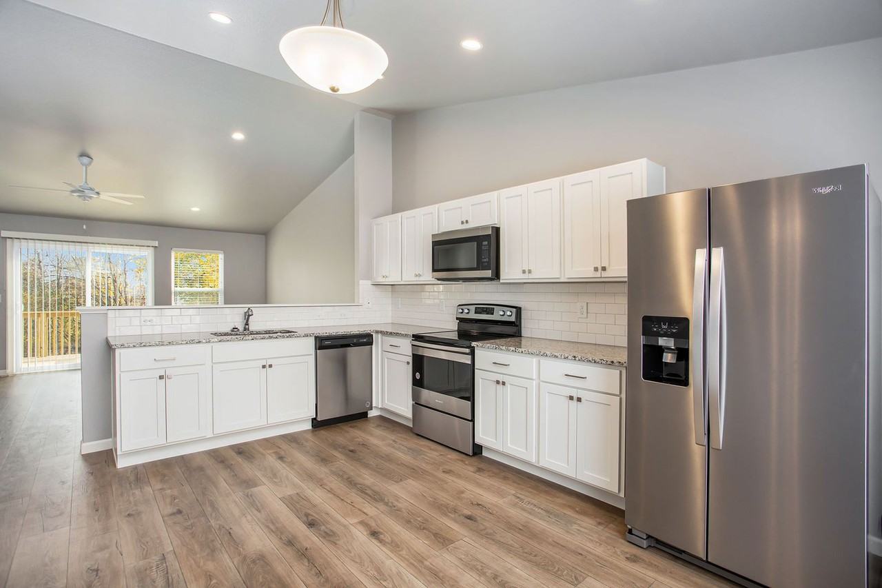 3021 Midwood St - Photo 2 of 17