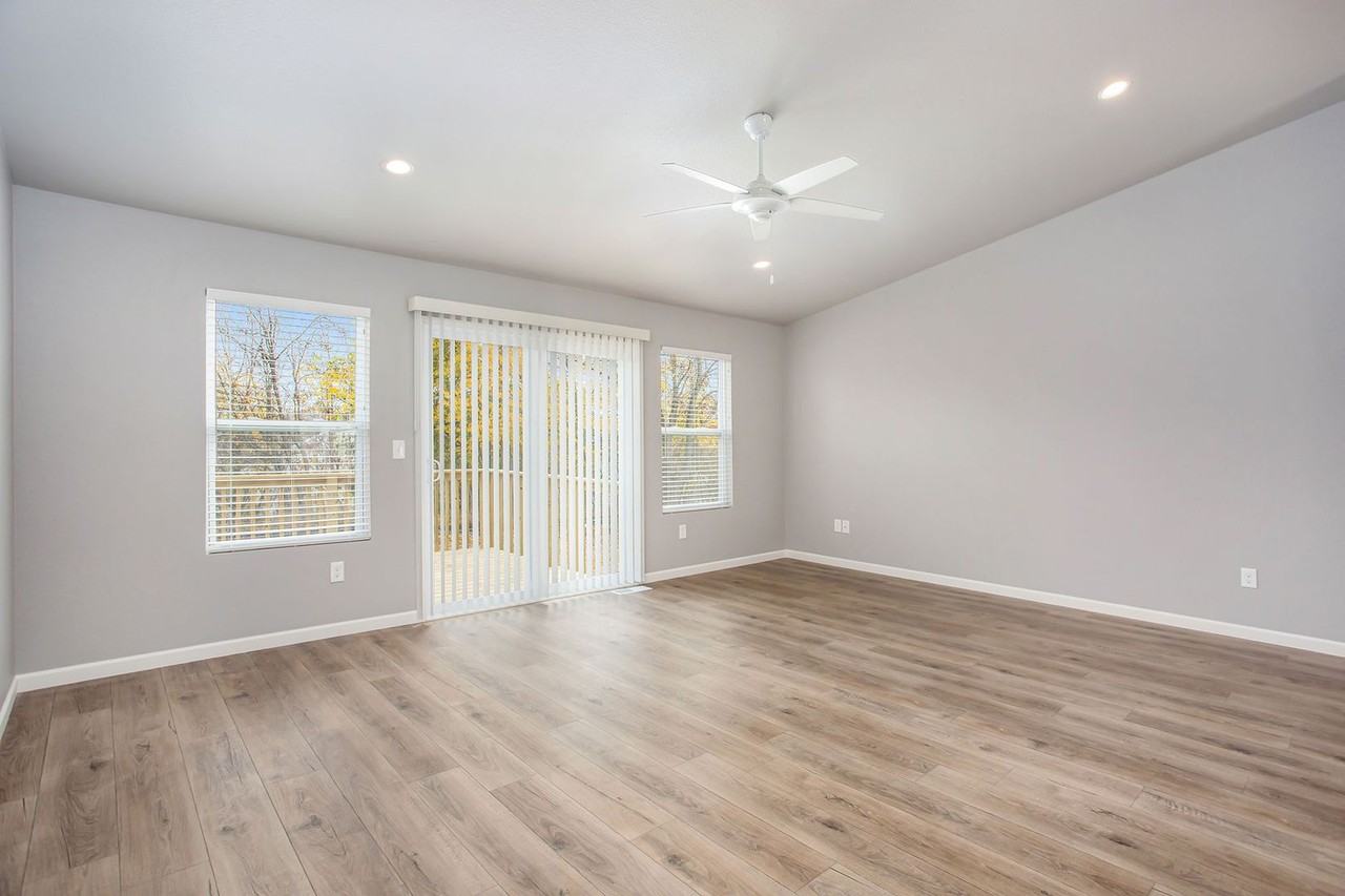 3021 Midwood St - Photo 4 of 17