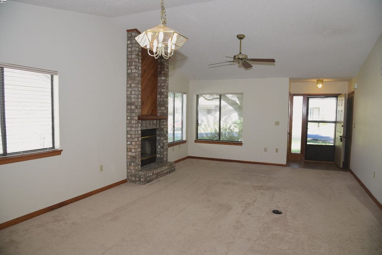 344 Evergreen Ave - Photo 2 of 18