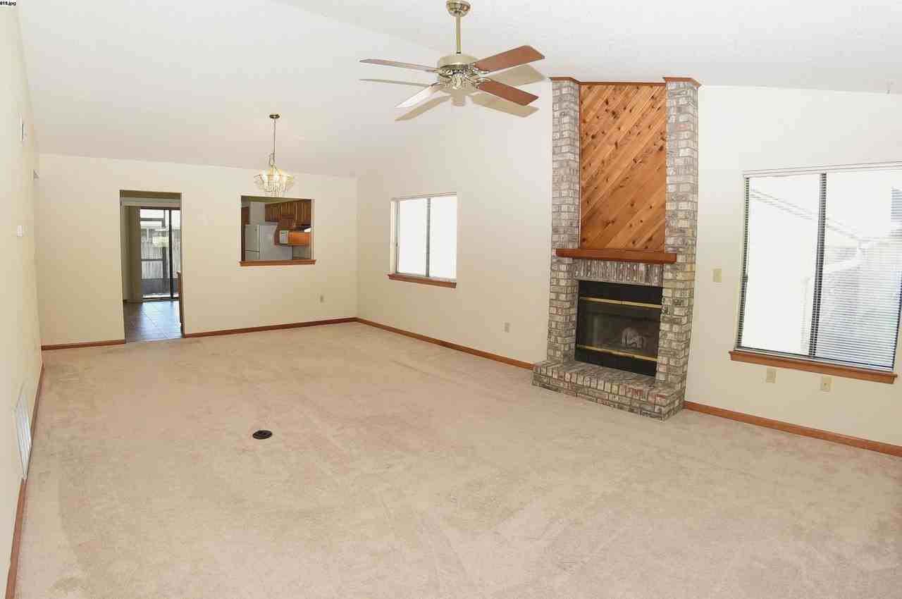 344 Evergreen Ave - Photo 3 of 18