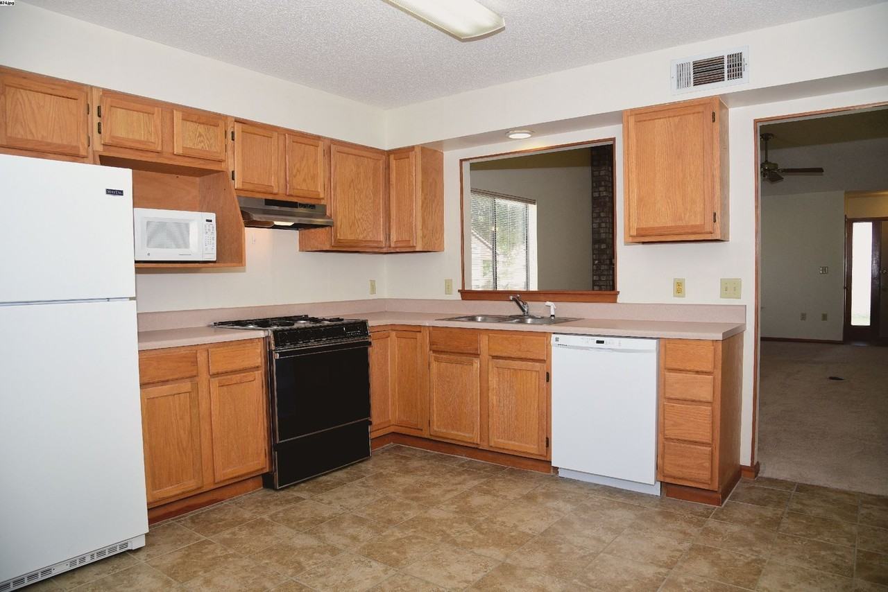 344 Evergreen Ave - Photo 6 of 18