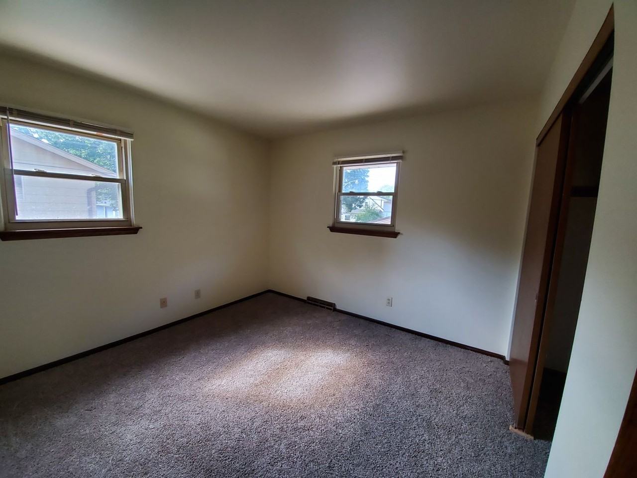 5005 N 106th St - Photo 6 of 15