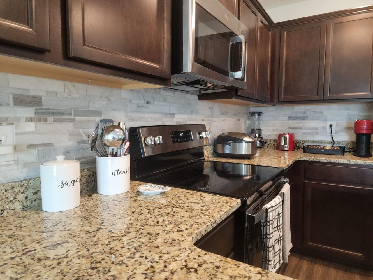 405 Eclipse Ln - Photo 5 of 38