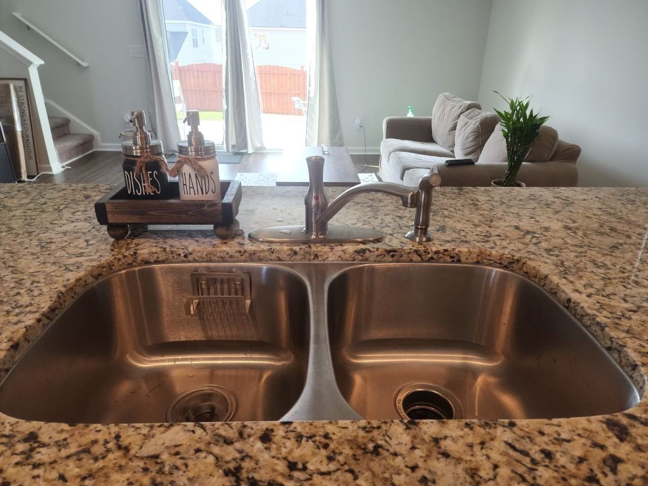 405 Eclipse Ln - Photo 6 of 38