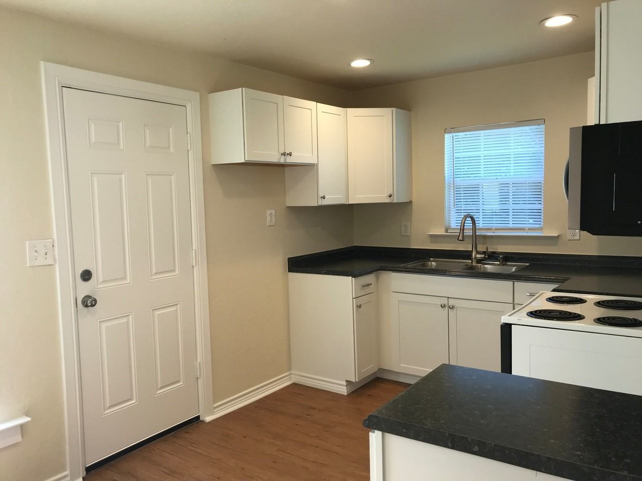 416 Shannon St - Photo 5 of 12