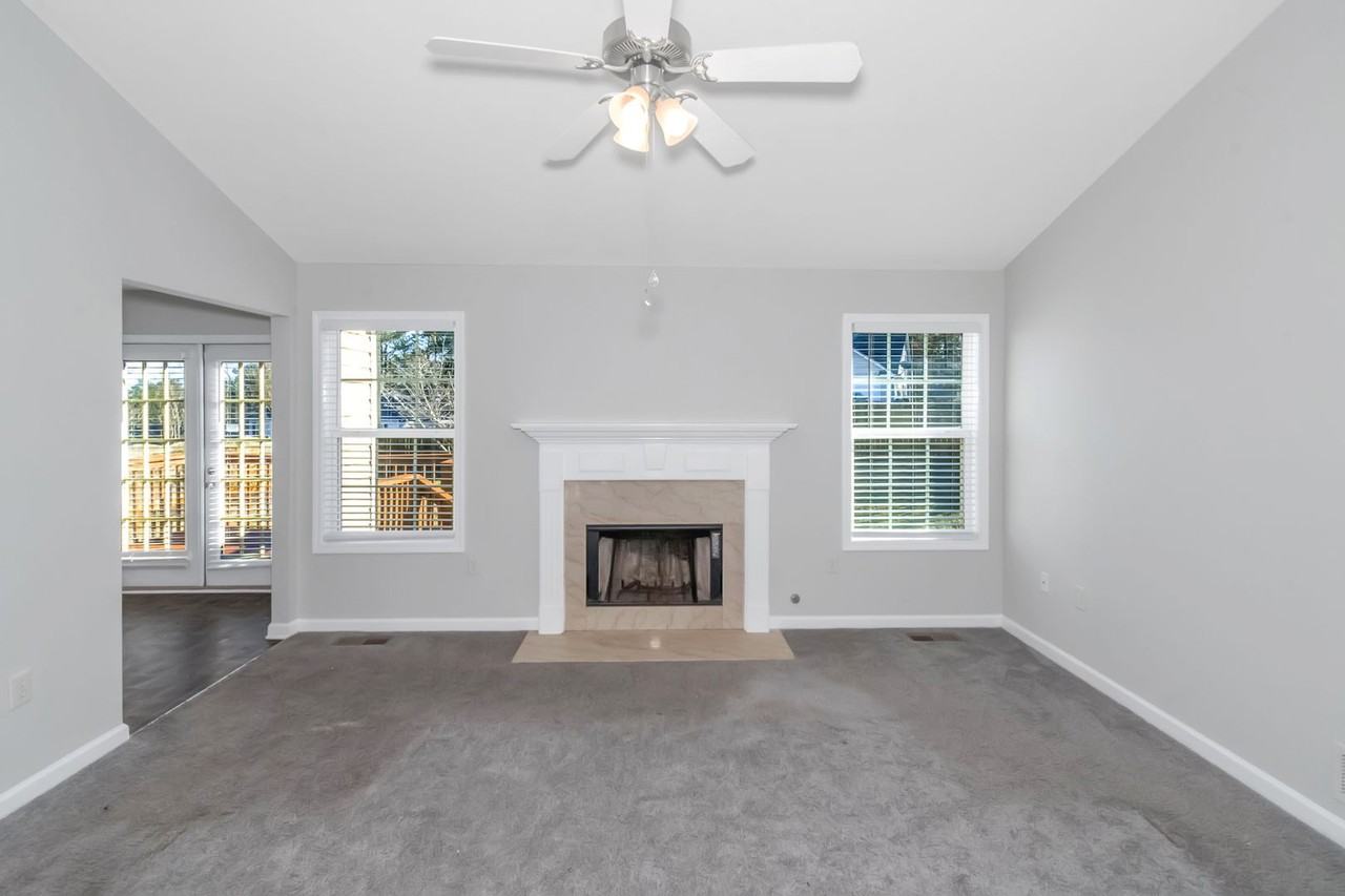 202 Millpond Pkwy - Photo 5 of 24