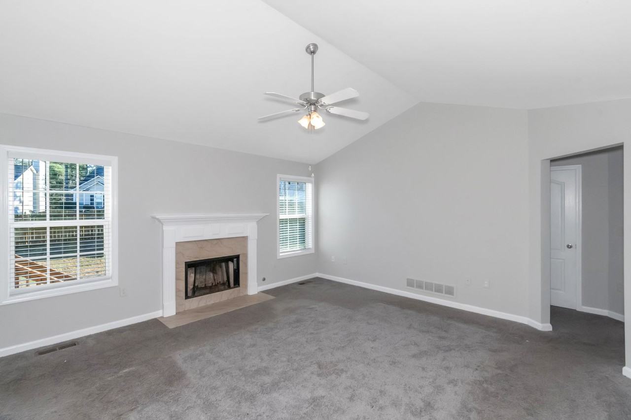 202 Millpond Pkwy - Photo 6 of 24