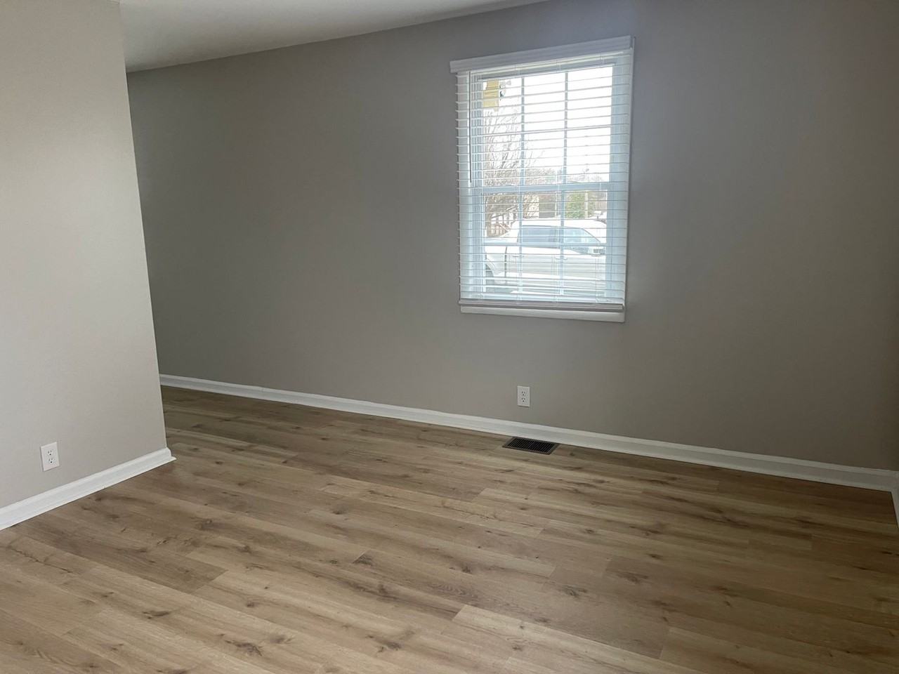 3540 Albee Dr - Photo 3 of 16