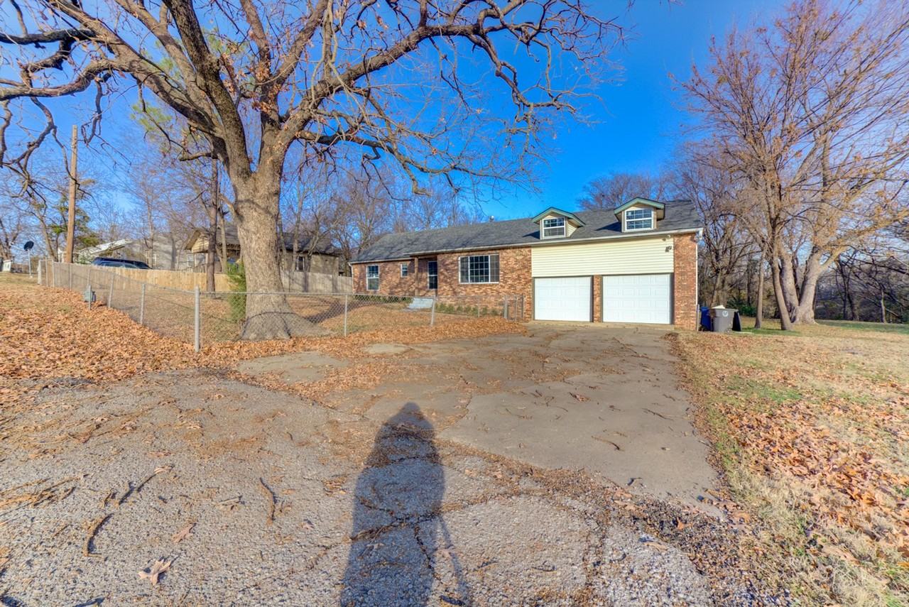 1531 W 46th St - Photo 2 of 39