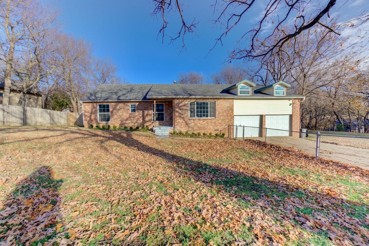 1531 W 46th St - Photo 3 of 39