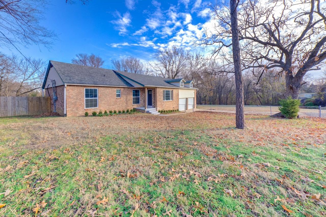 1531 W 46th St - Photo 4 of 39