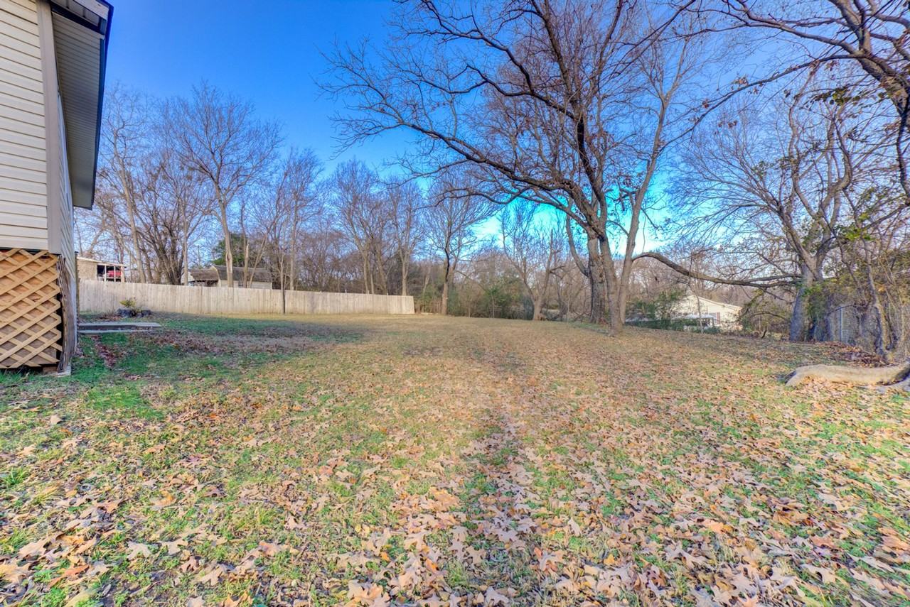 1531 W 46th St - Photo 5 of 39