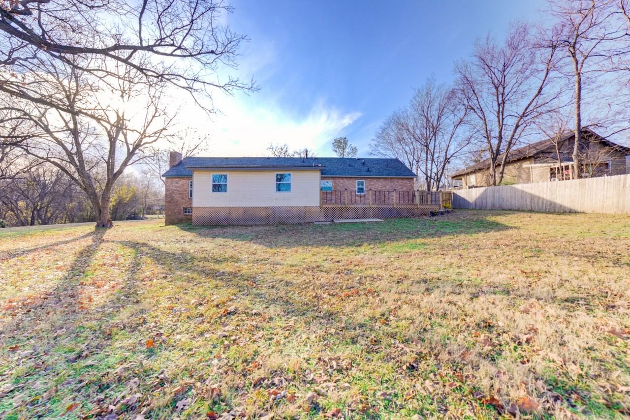 1531 W 46th St - Photo 6 of 39