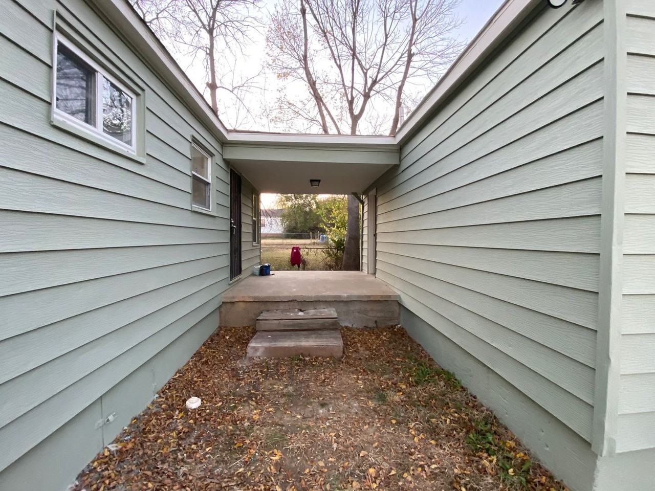 43 E 50th St N - Photo 2 of 9