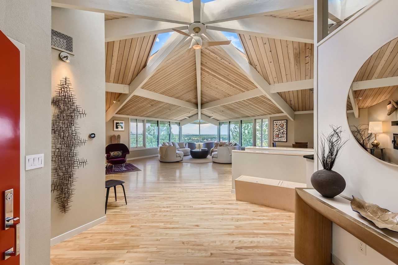 450 College Avenue - Photo 2 of 39