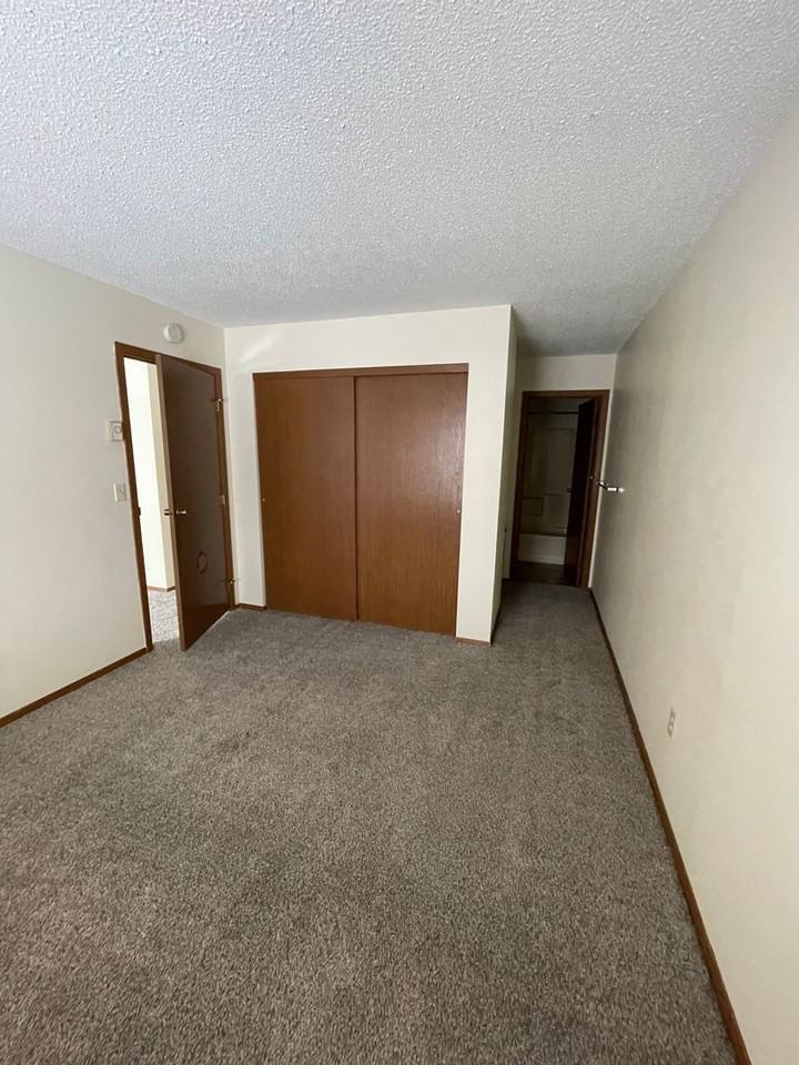 3211 15th Ave S Apt D - Photo 7 of 12