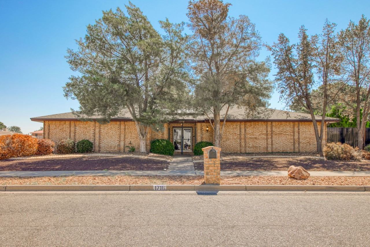 1716 Tommy Aaron Dr - Photo 2 of 50