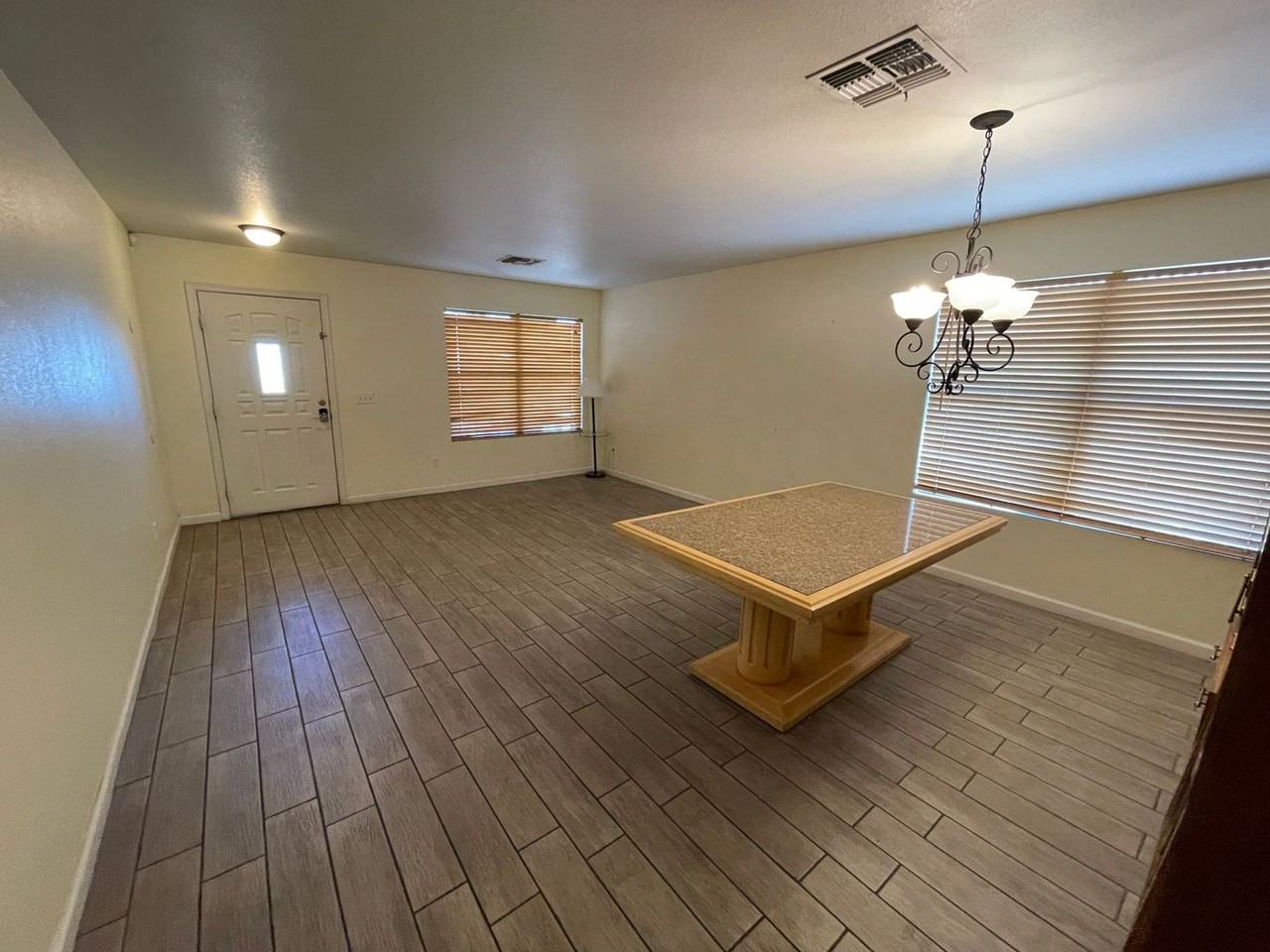 1109 E Beth Dr - Photo 2 of 16