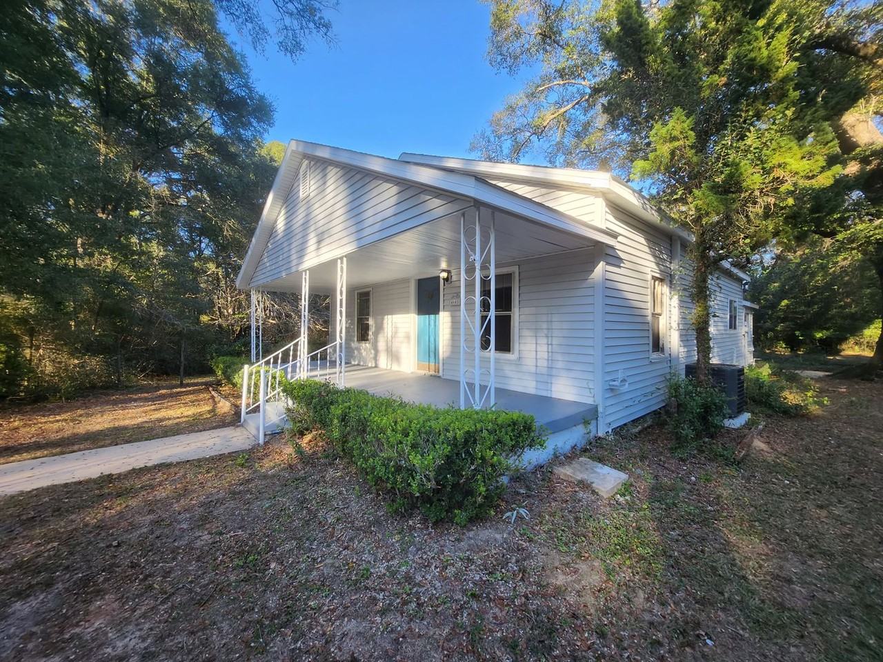 4645 Johnson St - Photo 3 of 17