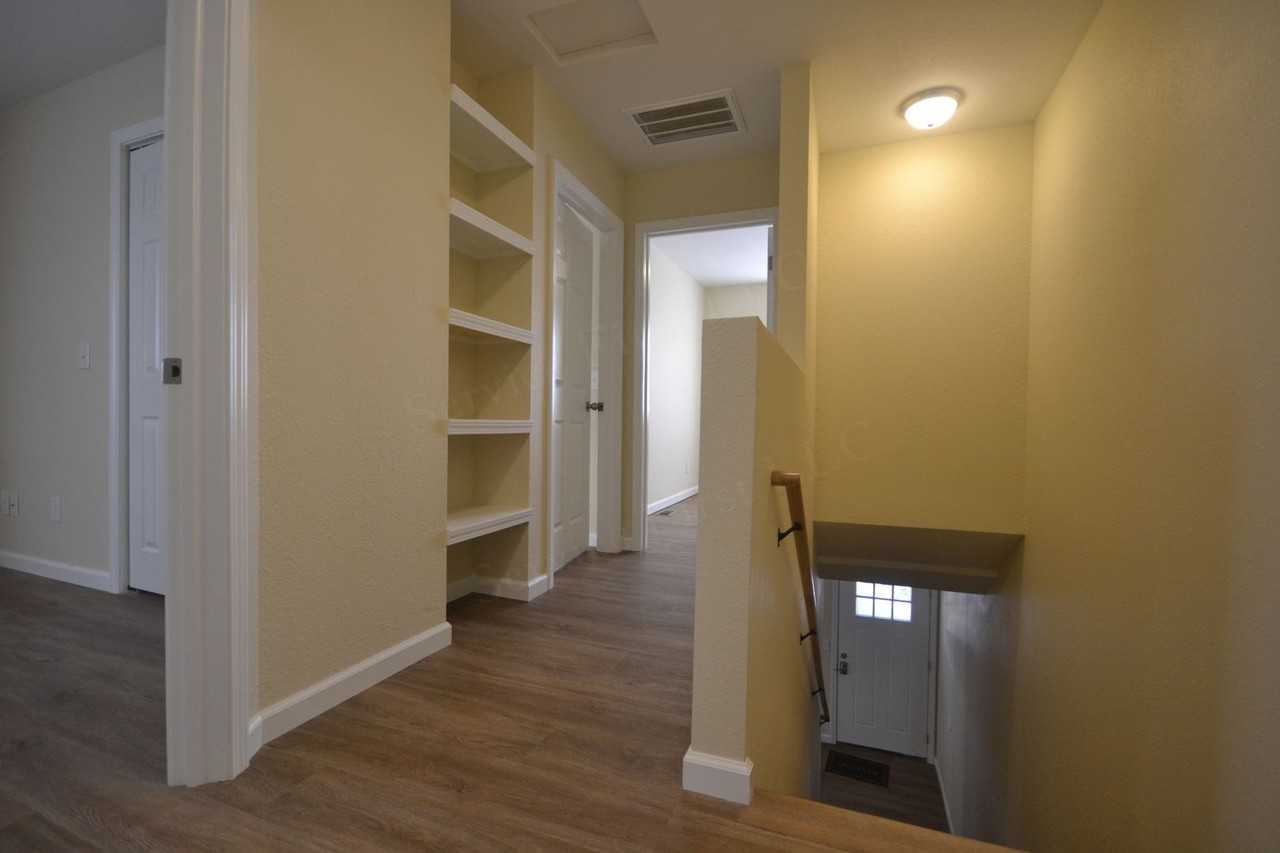 510 510 N Poplar - 510 N Poplar - Photo 3 of 18