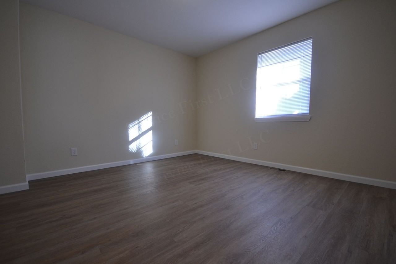 510 510 N Poplar - 510 N Poplar - Photo 4 of 18