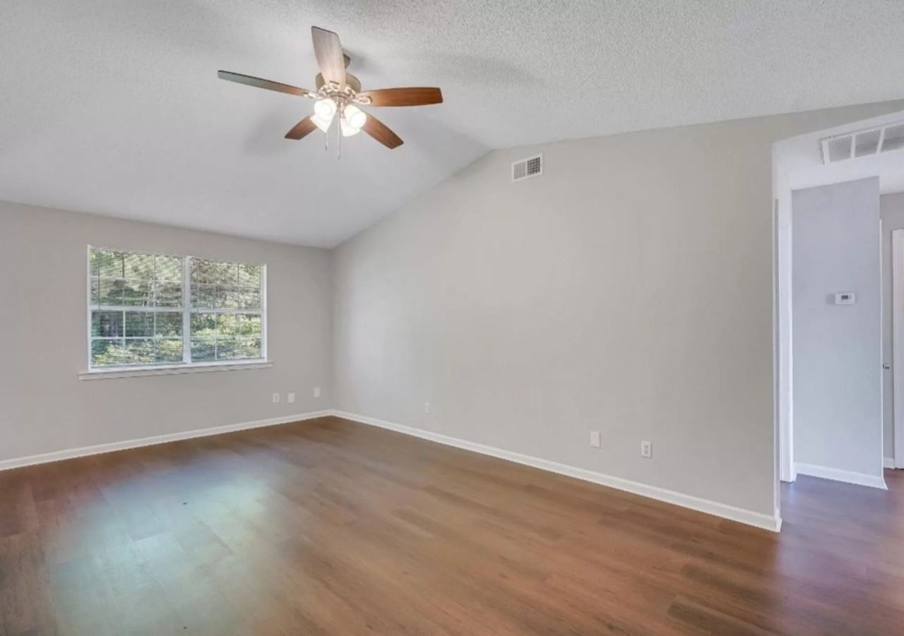 105 Ne Shayna Dr - Photo 2 of 11