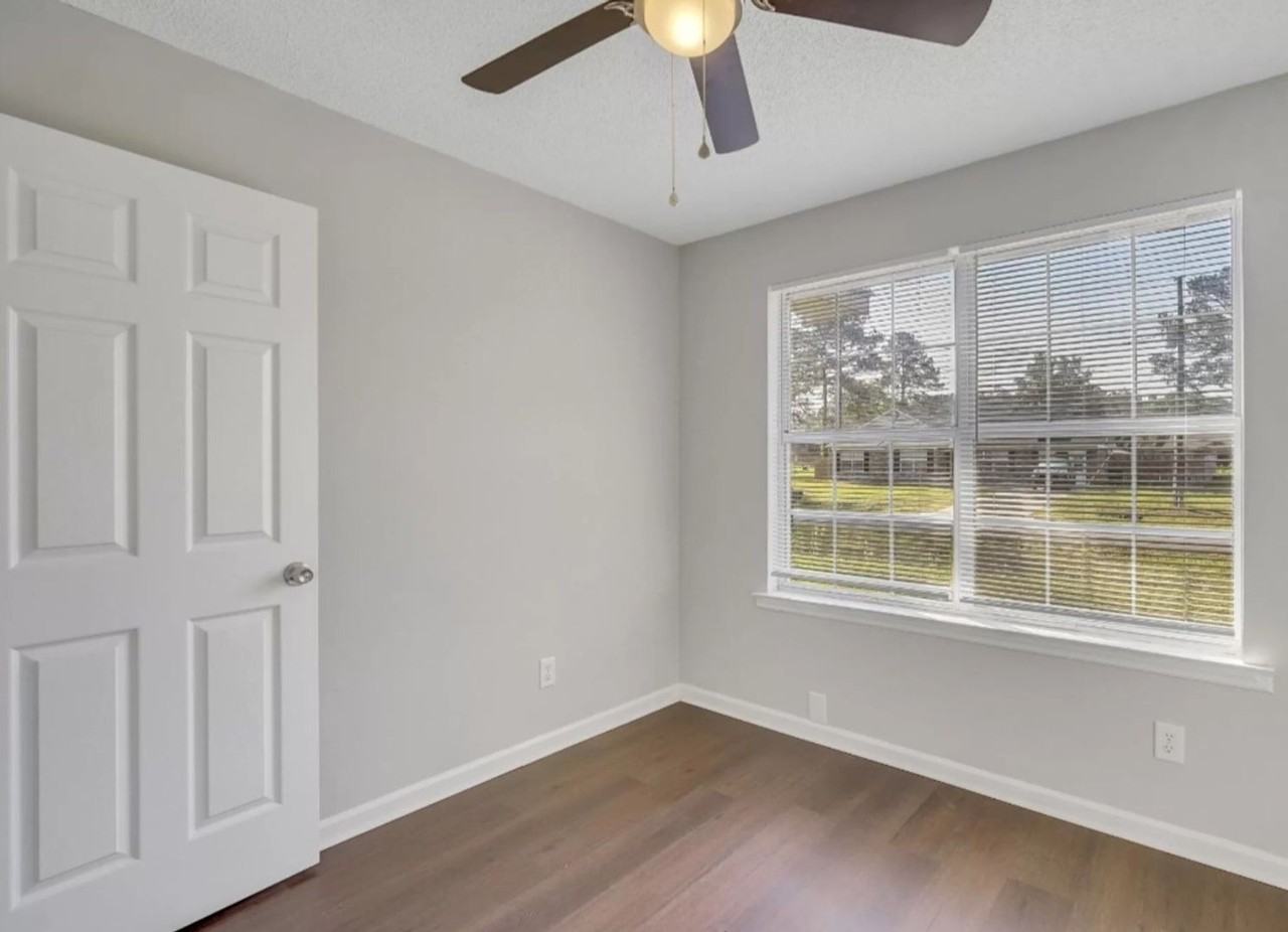 105 Ne Shayna Dr - Photo 4 of 11
