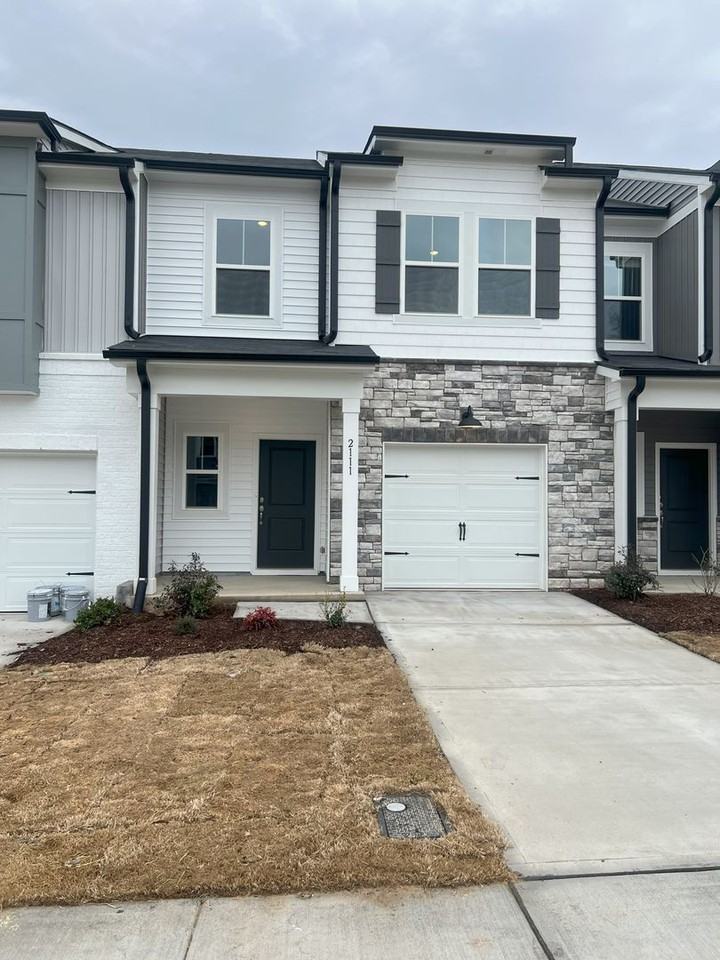 2111 Regal Dr - Photo 2 of 32